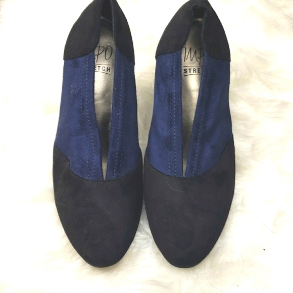IMPO Trea V-Cut Colorblock Pumps Navy Black 7M - Picture 2 of 8